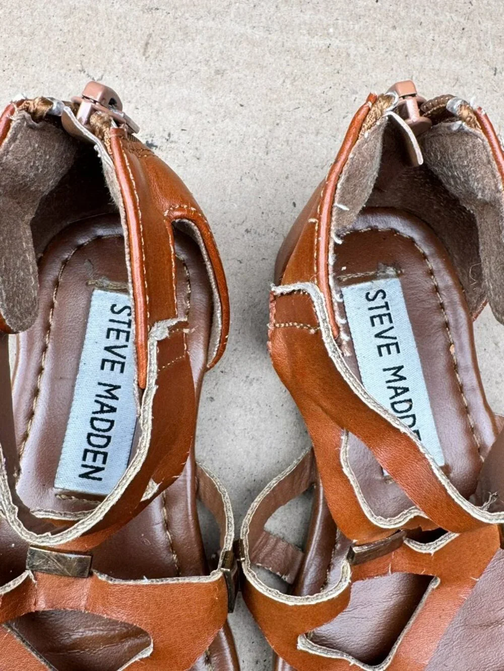 Steve Madden Girls Brown Gladiator Sandals Size 8 damage